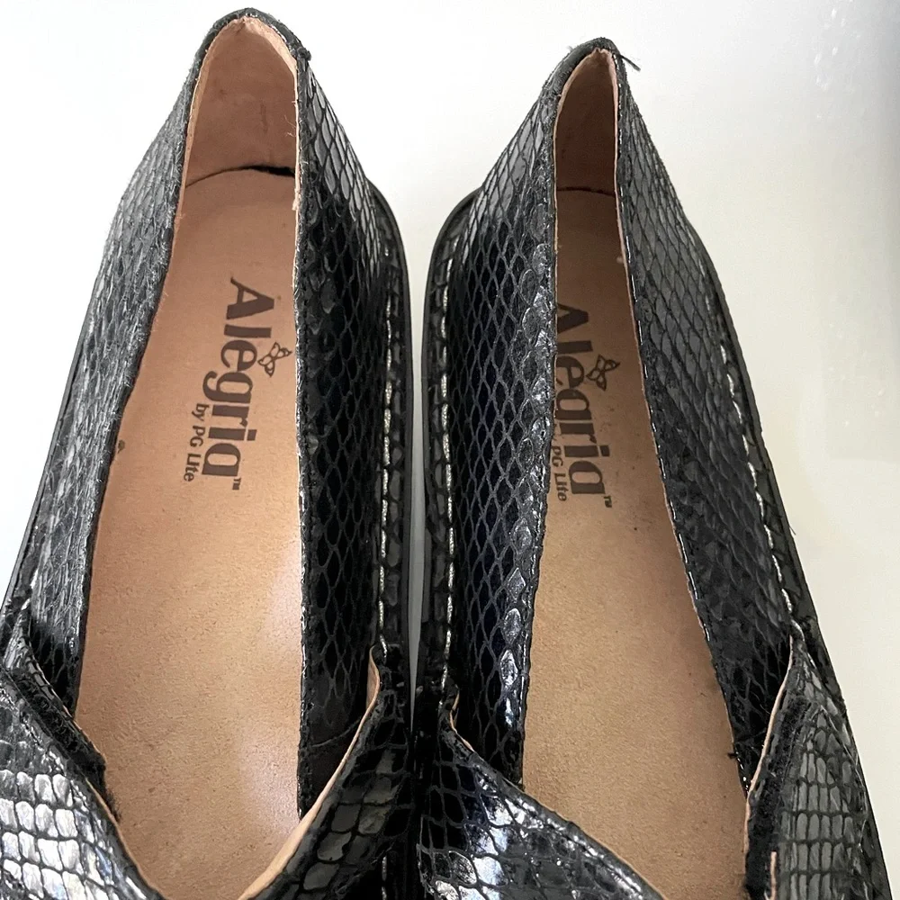 ALEGRÍA “Feliz” Black Mary Jane Shoes- Snake Embossed - Picture 7 of 10